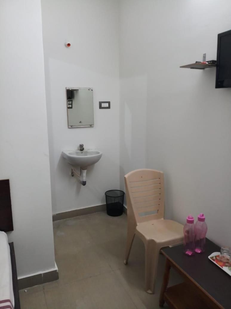 Sri Kousthubham Residency 호텔 티루파티 외부 사진
